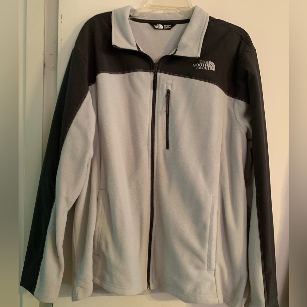 Men’s north face fleece jacket.